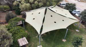הצללת שטח ציבורי באמצעות רשת צל