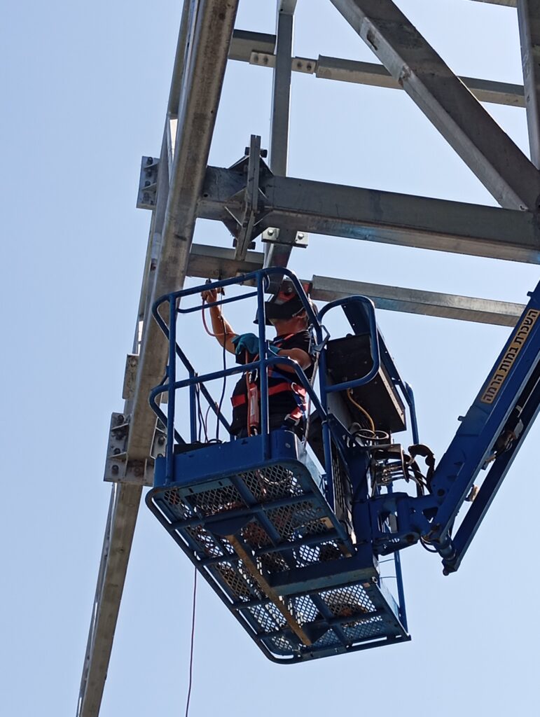 מתפרה תעשייתית לתפירת פתרונות בד בהתאמה אישית