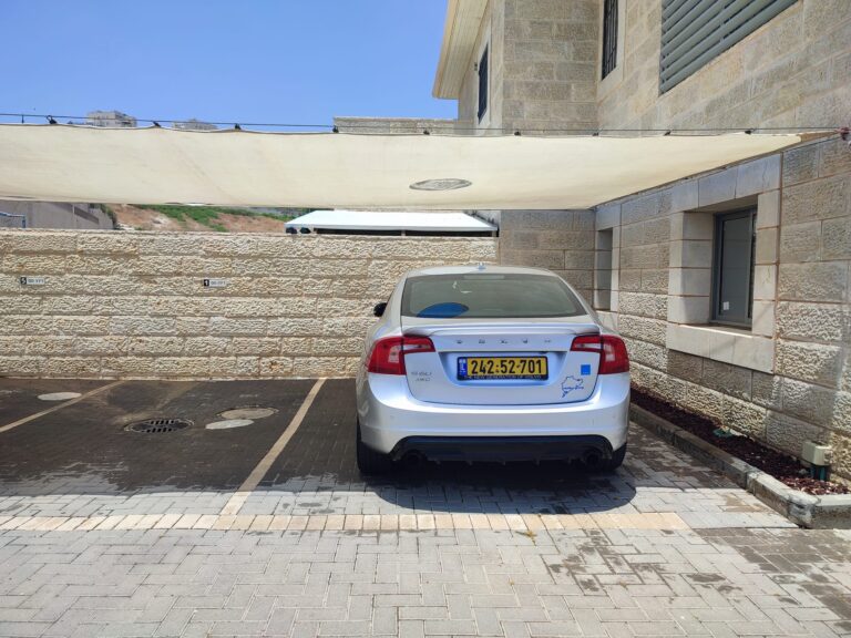 רשת צל לחנייה